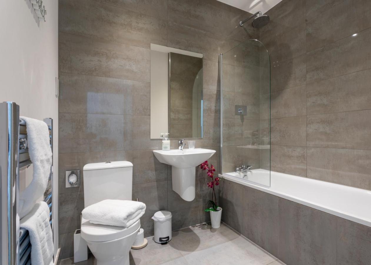 1 Bed Apartment - Redhill Central, Surrey, Gatwick #3 エクステリア 写真